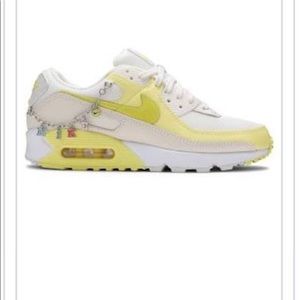 Nike women air max!